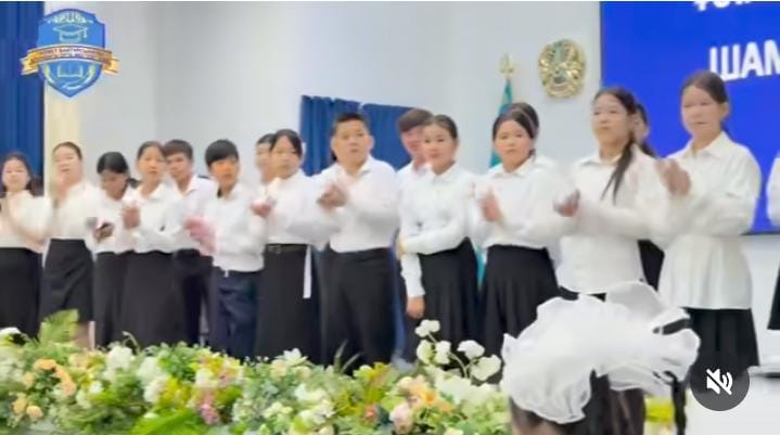 📚✨ Қадірлі ұстаздар қауымы!  Ахмет Байтұрсынұлы атындағы орта мектебі сіздерді төл мерекелеріңіз – Ұстаздар күнімен шын жүректен құттықтайды!  Ұстаз – білімнің шамшырағы, парасаттың иесі, болашаққа жол сілтейтін дана тұлға.